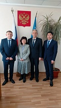 Вопросы, касающиеся правового положения граждан Киргизской Республики, проживающих в Сахалинской области, а также защиты прав трудящихся мигрантов обсудили сегодня в Представительстве МИД России в Южно-Сахалинске.