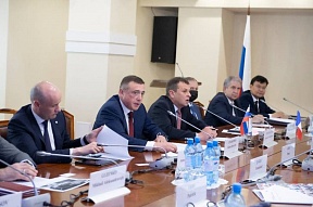 Представитель МИД России в Южно-Сахалинске В.Носов принял участие во встрече представителей делового сообщества и руководителей органов исполнительной власти Сахалинской области