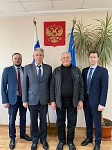 Представитель МИД России в г. Южно-Сахалинске В.Н. Носов 28 декабря с.г. встретился с Послом по особым поручениям, руководителем Представительства МИД России в г. Владивостоке А.П. Броварцом.